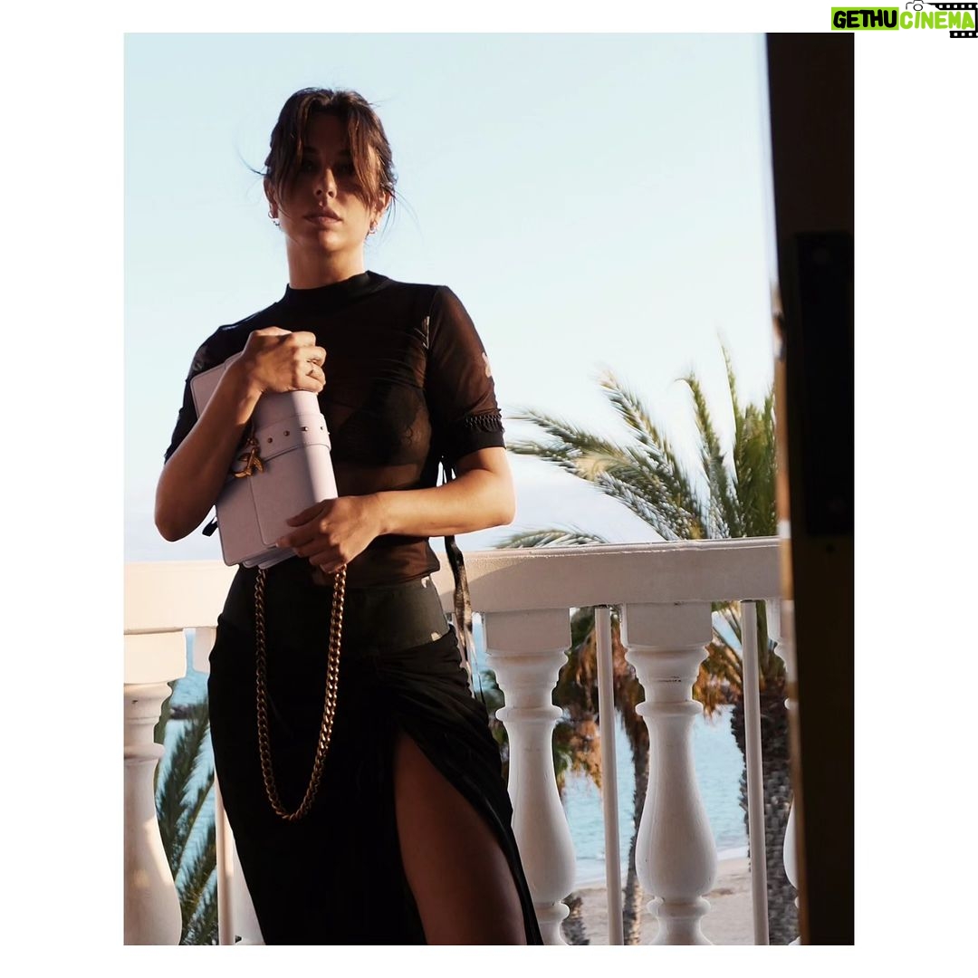 Blanca Suárez Instagram - #reimaginepinko x @patrick__mcdowell outfit made of eco-friendly & recycled materials wore with the new Love Bag Eva made from apple skin 🍏 @pinkoofficial ♡ Publi