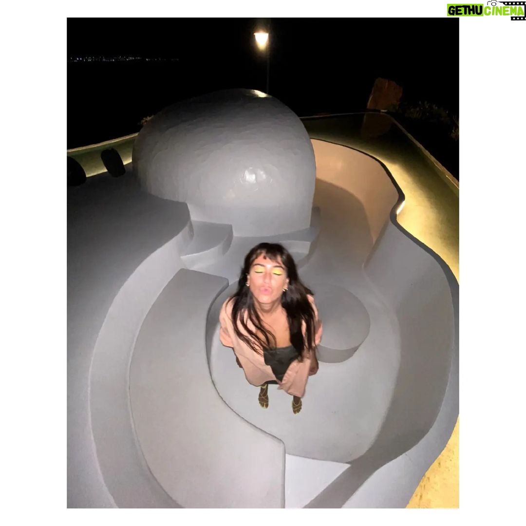Blanca Suárez Instagram - ...y si me quedo a vivir aquí??? @kamezioceanview @villaskamezi Kamezí Boutique Villas