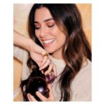 Blanca Suárez Instagram - el sol en mi mano⭐️ Efecto buena cara de inmediato con los nuevos #Terracotta Light... 96% de ingredientes de origen natural, son el sol que cuida mi piel @Guerlain #GuerlainMakeup #publi