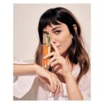 Blanca Suárez Instagram - -r e n e w a l- Piel renovada. doble fórmula, doble acción, dobles beneficios. ♡ Nuevo sérum de Abeille Royale Double R Advanced de @Guerlain ♡ #GuerlainSkincare #AbeilleRoyale #publi