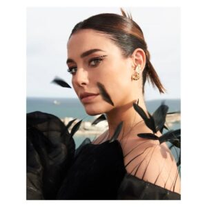 Blanca Suárez Instagram - blanca in b l a c k
 [chiste malo fácil]
●

@_freddyalonso @natalia_natalita @carmialbornoz @palomarodriguezjuanes @sergio_borondo @cescorodriguez @guerlain
