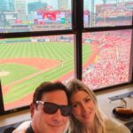 Bob Saget Instagram - Awesome time as guests @cardinals game - Don’t be mad I’m a Dodgers fan and my wiff @eattravelrock loves her Cubs— but this a great game and the Cards are killin’ it —and the fans are great. Even got some laughs from the crowd on the Jumbotron. See ya next time at some great theatre in town, St. Louis!! Thanks @explorestlouis ! Busch Stadium