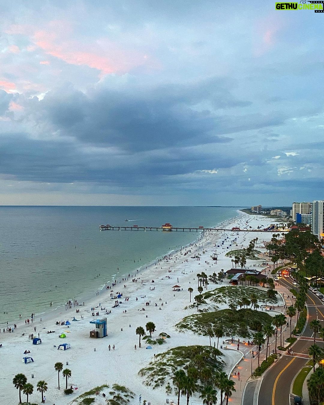 Bob Saget Instagram - Florida… I am in you. And I’ve been in and out of you for over forty years. Yikes. This and next year somewhat, I’m on a meaningful tour to work on all new stuff for a new special and for all my audiences that follow. It means more now than ever to make people laugh. Loved the audinece so much @bilheimercap and Sunday @floridatheatre in Jacksonville. Saturday at a place that’s top secret- But it’ll all be a blast. So happy to be touring and doing all new shows that are just finding themselves. Thanks to all of you for comin’ and for the shows yet to come this year and next. ✌🏼 Clearwater, Florida