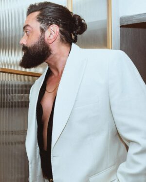 Bobby Deol Instagram - Special Night 🖤💫

Outfit by : @ashishnsoniofficial  @nashishsoni
Styled by : @taniadeol 
Make-up by : @makeup_sidd 
Hair styled by : @Aalimhakim @shahrukhmohd786 
📸 : @pramodrthakur007