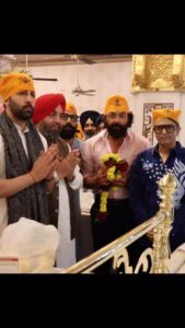 Bobby Deol Instagram - Saareyan nu, Guru purab di lakh lakh vadhaiyan !! It felt surreal to be at Bangla Saheb last week! Let’s keep smiling and feeling blessed 🙏🏻 Waheguru ji da Khalsa, Waheguru ji di Fateh!!
