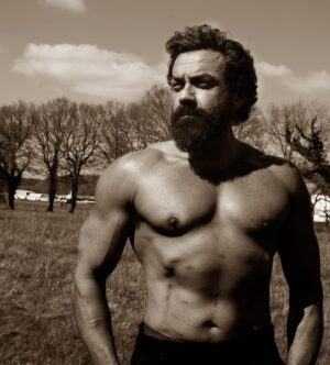 Bobby Deol Instagram - Shoot life keeping me fit!! 💪🏻

#AnimalKaEnemy #BehindTheScenes #Animal #Grind

📸 @devsharmaphotography_