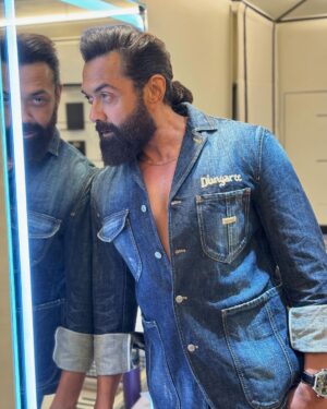 Bobby Deol Instagram - Objects in the mirror are more dangerous than they appear! #AnimalKaEnemy

Advance bookings open now … see you in cinema December 1, 2023 #Animal

Link in Bio!

#LinkInBio