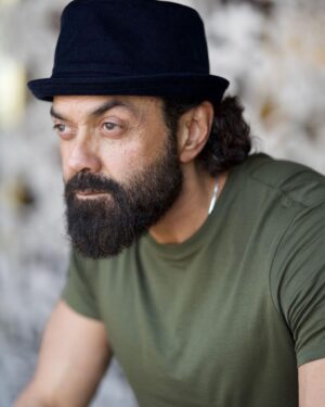 Bobby Deol Instagram - 🎩

📸: #DharamDeol