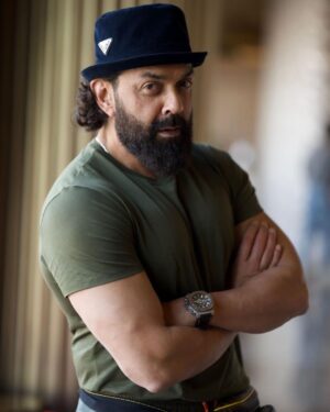 Bobby Deol Instagram - 🎩

📸: #DharamDeol