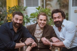 Bobby Deol Instagram - My world! #HappyFathersDay