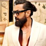 Bobby Deol Instagram – Special Night 🖤💫

Outfit by : @ashishnsoniofficial  @nashishsoni
Styled by : @taniadeol 
Make-up by : @makeup_sidd 
Hair styled by : @Aalimhakim @shahrukhmohd786 
📸 : @pramodrthakur007