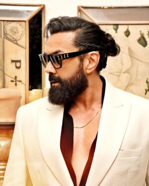 Bobby Deol Instagram - Special Night 🖤💫

Outfit by : @ashishnsoniofficial  @nashishsoni
Styled by : @taniadeol 
Make-up by : @makeup_sidd 
Hair styled by : @Aalimhakim @shahrukhmohd786 
📸 : @pramodrthakur007