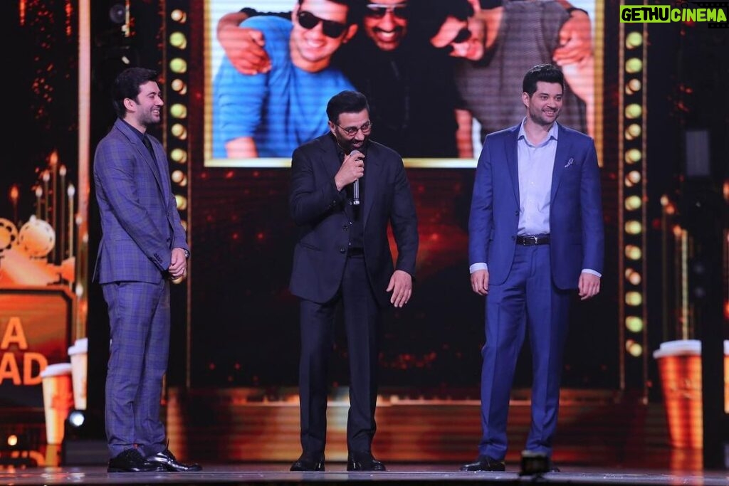 Bobby Deol Instagram - All smiles…. Forever! Some moments from #ZeeCineAwards Night, was fun and emotional to recreate memories and be all on the stage TOGETHER and celebrate us!! ❤️❤️❤️ Congratulations to Bob and Rajveer, proud moment for all of us.
