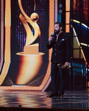 Bobby Deol Instagram - Marlene Mom, this one’s for you!❤️. Unconditional love to all my fans, thank you for everything 🙏🏻✨

Outfit : @raghavendra.rathore 
📸: @simrangill_photography 
@zeecineawards