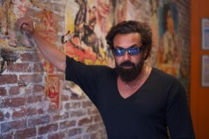 Bobby Deol Instagram - Chillin😎 

📸 #dharamdeol