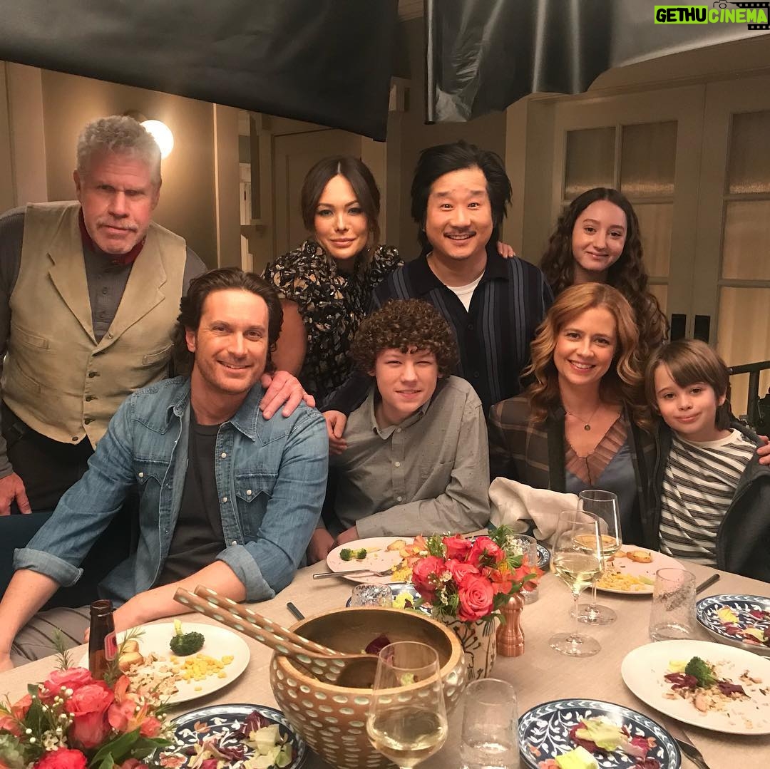Bobby Lee Instagram - The last of week of @splittinguptogether Papa is working with legend @perlmutations @msjennafischer @theoliverhudson @lindsayjprice @oliviakeville @vanrcrosby