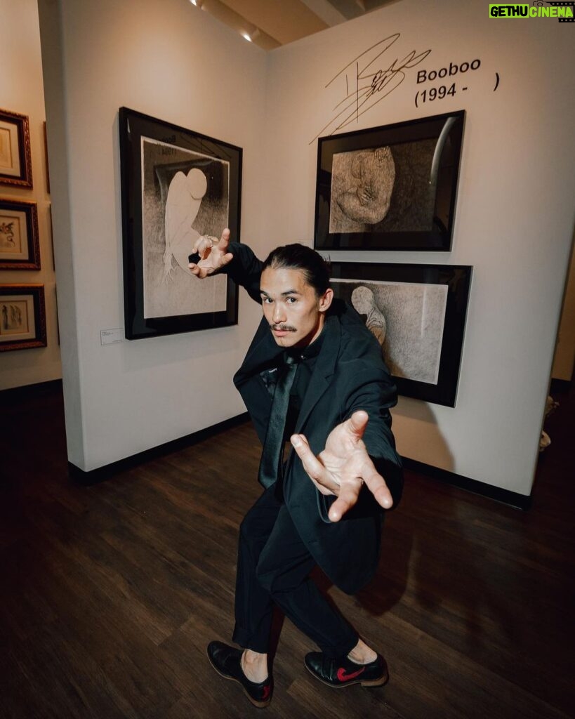 Booboo Stewart Instagram - Las Vegas friends and fellow travelers 🎩 don’t miss my solo exhibition with the @parkwestvegas it’ll be up for a few more weeks 🦅 . 📷 @stardustfallout