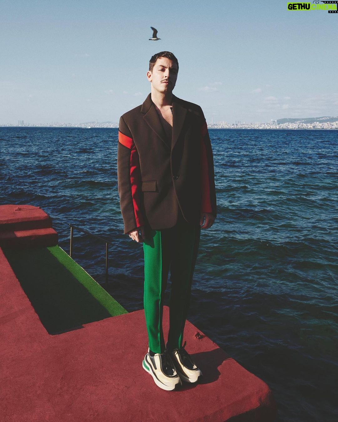 Boran Kuzum Instagram - ELLE MAN november ‘23 @elleturkiye Editor-in-Chief: @meldanar13 Photography: @karademirburcu Interview: @serligazer Styling: @asilasli Hair: @mustafa_akguul MUA: @aslibilge