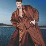Boran Kuzum Instagram - ELLE MAN november ‘23 @elleturkiye Editor-in-Chief: @meldanar13 Photography: @karademirburcu Interview: @serligazer Styling: @asilasli Hair: @mustafa_akguul MUA: @aslibilge