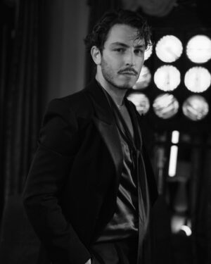Boran Kuzum Instagram - MAISON @cartier 🤍
#CartierLovesCinema #Venezia80

#reklam