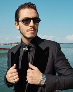 Boran Kuzum Instagram - we keep celebrating cinema and art at 80th Venice International Film Festival @kein Wearing @giorgioarmani and @cartier archive brooch from 1937 @kein @canuzuner @serendal Photography by @iamalanmarty @kazimgunyar Special thanks to @begsaruhan @iugeenio @tanboy.me @sinemgurleyuk @yozbudun @zumrutburul Styling by @yasemineke #reklam Venice, Italy