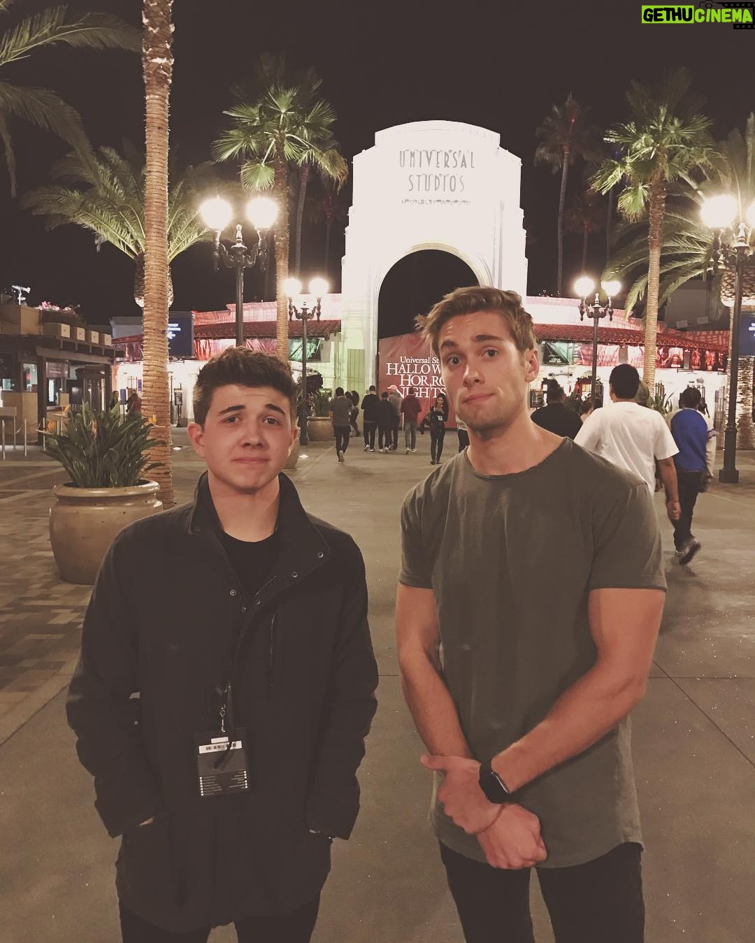 Bradley Steven Perry Instagram - Was genuinely terrified last night..... but like.... in a manly way... and stuff...#horrornights Universal Studios Hollywood HHN (: