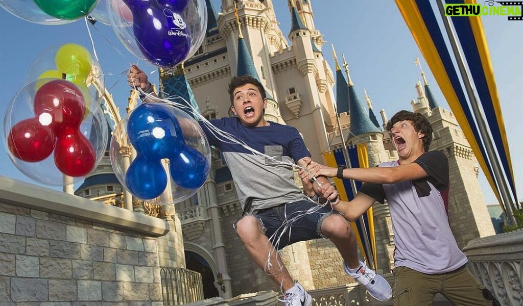 Bradley Steven Perry Instagram - Jake and I flying out of 2020