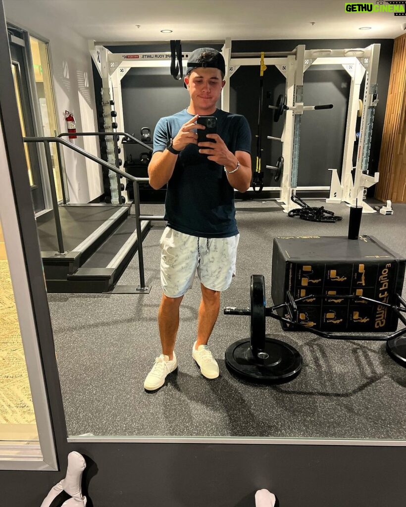 Bradley Steven Perry Instagram - Trying to get a free sauna if anyone can help with that