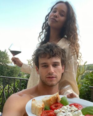 Brandon Flynn Instagram - A Nice dump @alishaboe
