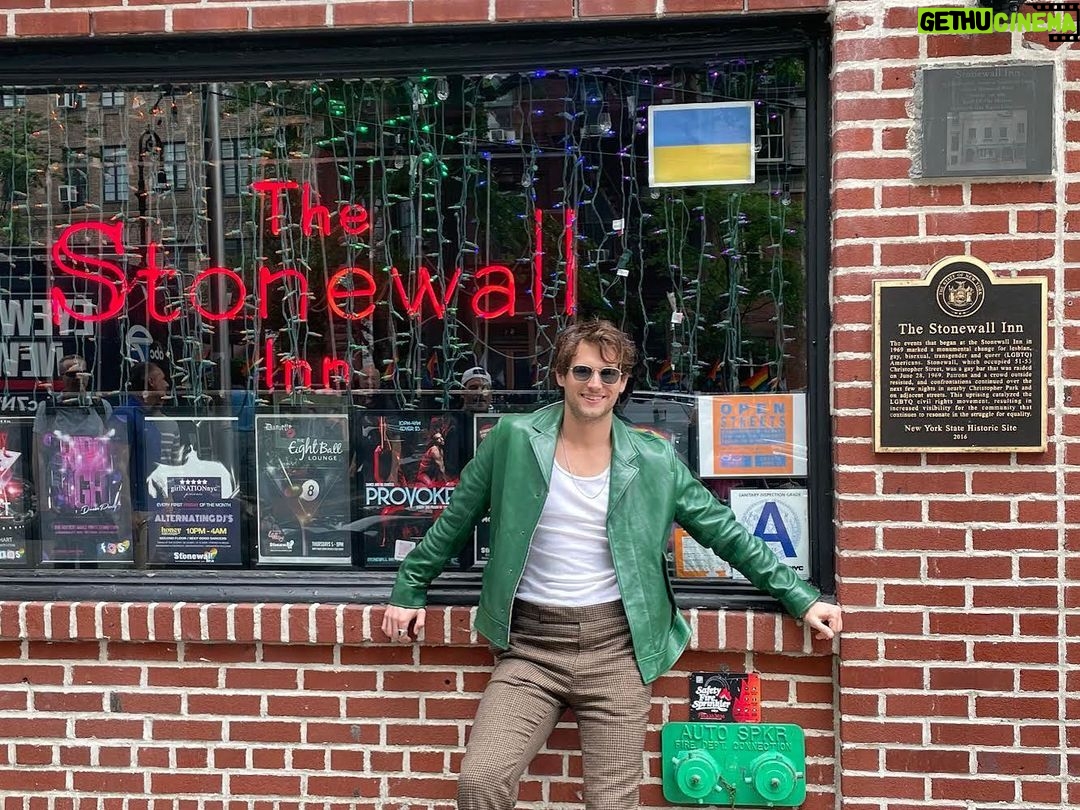 Brandon Flynn Instagram - Gay and @bublywater @stonewallgives Stylist: @avoyermagyan HMU: @benjaminthigpen