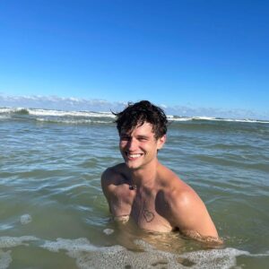 Brandon Flynn Instagram - Another year sober 🫣❤️