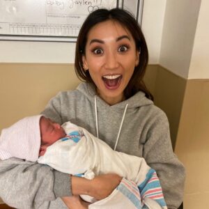 Brenda Song Instagram - Please excuse the mess that is me. I look like I was the one who gave birth and not @mamaraerae hahaha buuuut welcome to this insane world Jaylen Joy “JJ” Song! So proud and happy for you  @timmystr0ng @mamaraerae love you guys!! #proudauntie