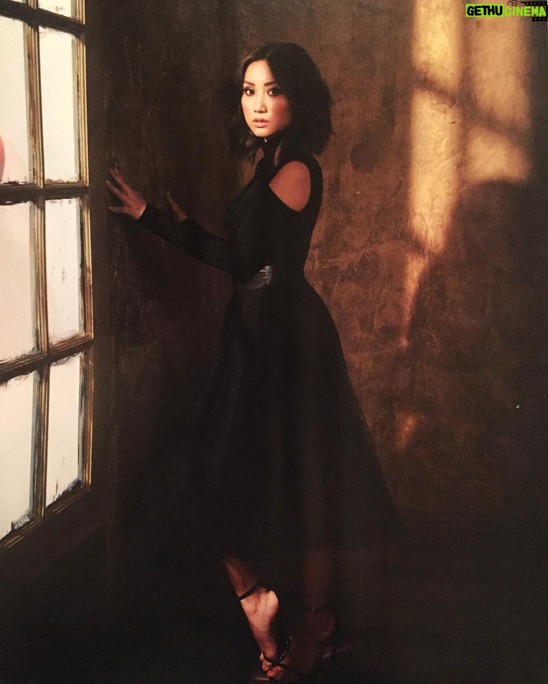 Brenda Song Instagram - Loving this pic from this months issue Emmy Mag! I feel so grown up hahaha. 📸: @robertascroft Styling: @navajolene Hair: @annaleefiorino Makeup: @kristeeliu