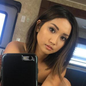 Brenda Song Instagram - Hi👋 just in my trailer taking weird selfies hahaha and no I'm not naked lol #boredandhungry