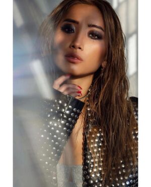 Brenda Song Instagram - This time last year... who did I think I was?!? Wearing makeup, tight pants AND heels?!? Whoa. I’m tired just thinking about it.