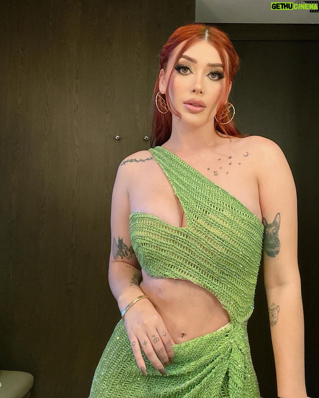 Brenda Zambrano Instagram - 💚 Dress: @danielperezmexico . . Mua: @michellemaganamakeup