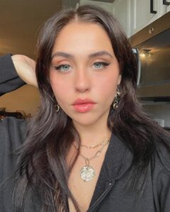 Brenna D'Amico Instagram - Hi 🖤