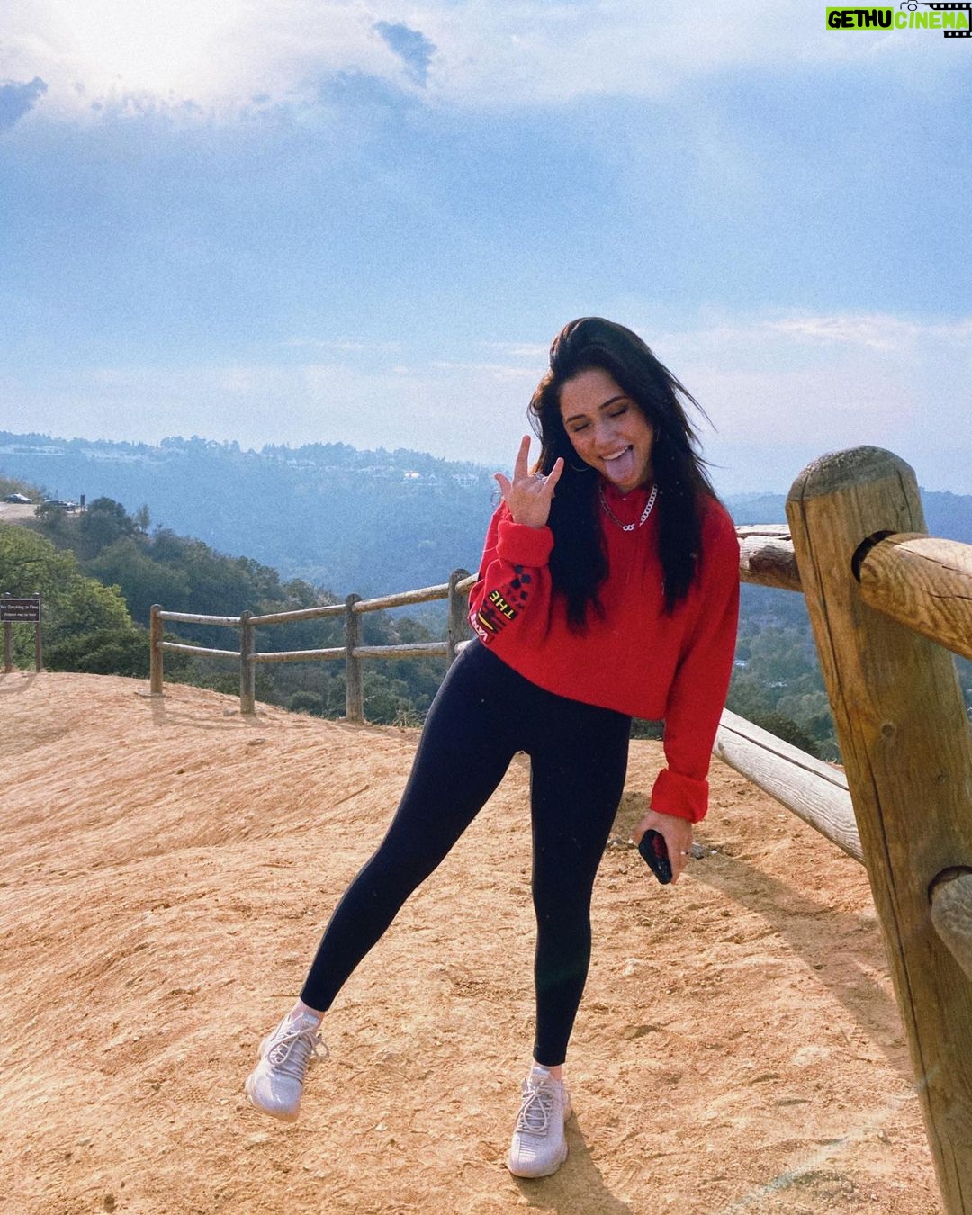 Brenna D'Amico Instagram - ⛰🌴♥️ Mulholland Drive