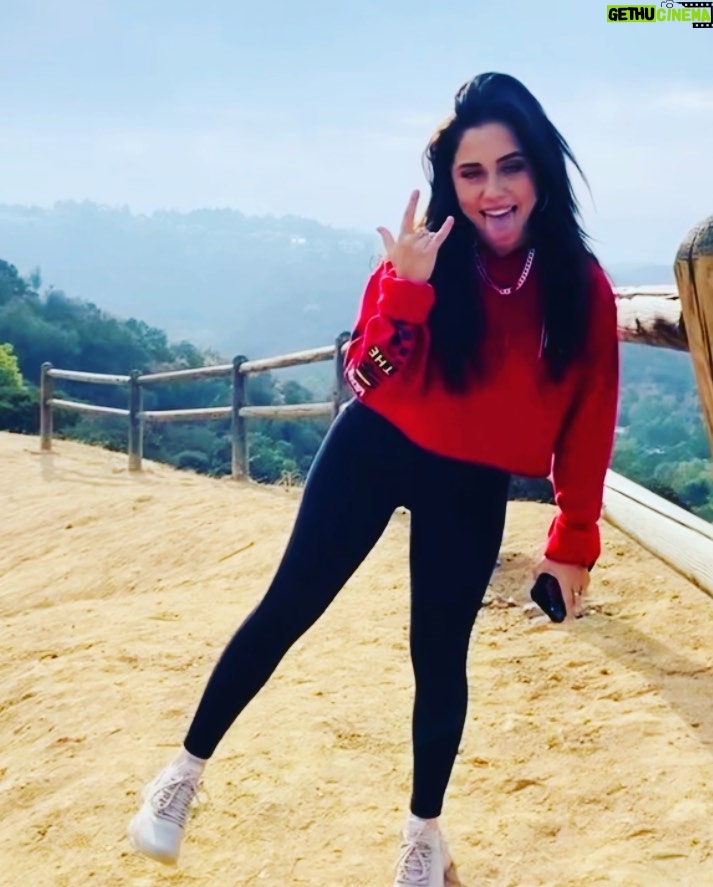 Brenna D'Amico Instagram - ⛰🌴♥️ Mulholland Drive