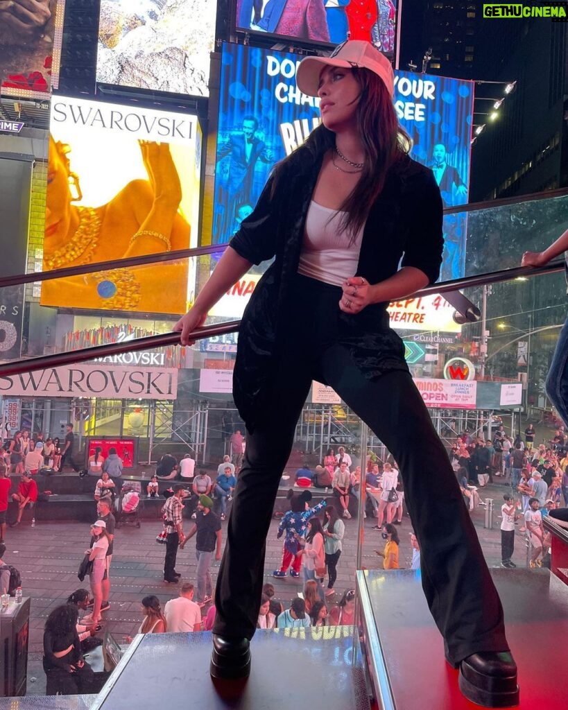 Brenna D'Amico Instagram - 🫶 Times Square New York, USA