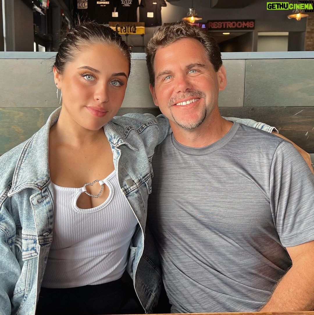Brenna D'Amico Instagram - This is Dave. We are twins. Say hi to Daveš«” #father