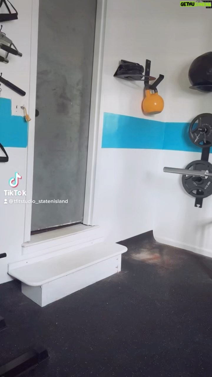 Brian Quinn Instagram - Everybody in my life is an absolute wise ass. Here we find a video my pal Steve from @tfitstudio sent me when I mentioned that I had some late night stiffness. If I worked as hard as Steve wants me to, I’d be jacked. Everyone else I’ve sent to work out with him looks way better than I do. Anyway, maybe these stretches will help you like they’ve helped me. Remember to release the rectum.