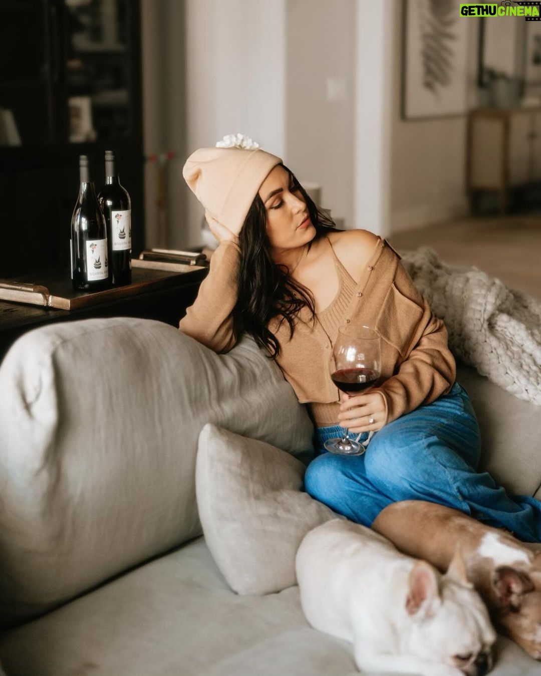 Brie Garcia Instagram - Cozy night-in vibes please ❤️ @bonitabonitawine