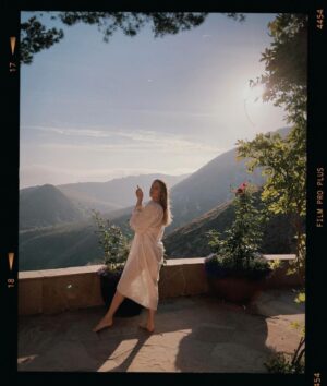 Brie Larson Instagram - up with the sun ☀️