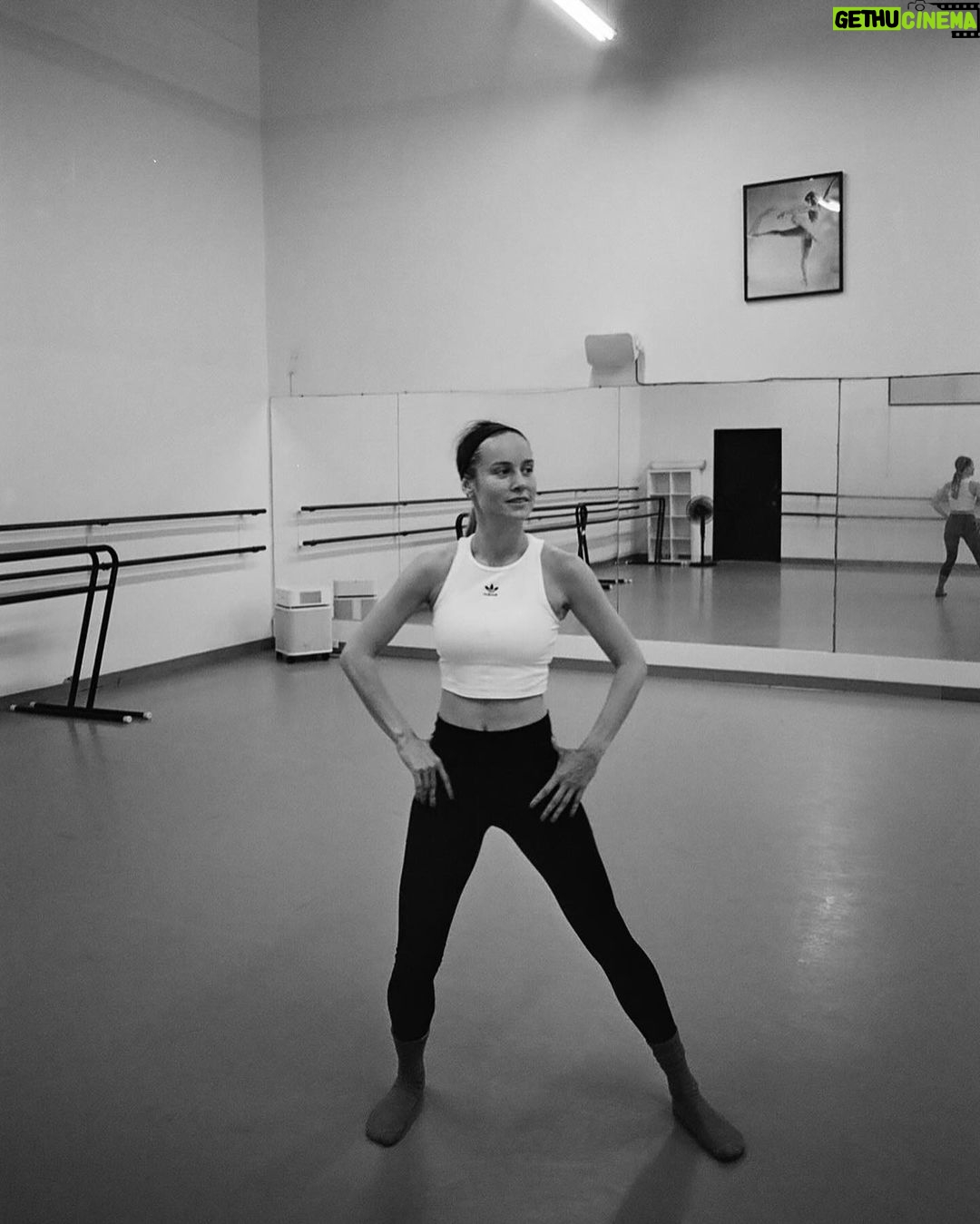Brie Larson Instagram - Over the holidays last year, my inner voice was telling me to dance. I don’t have a dance background, so these thoughts were strange to me. But it felt like something inside of me wanted to come out. I called my friend @daisykate_j to pick her brain - and little did I know that my life would not be the same. She connected me with @charliearches and I explained this urge with the mission that I would dance at least 6 hours a day, for as many days as possible. Every day we’d get up at 5am to get to the studio by 7:30am. There, we’d work on building a dancer. Flexibility, strength, weight transfers, spirals, breath, fascia, rooting - my experience was expanding. I danced in LA, NY, Cannes, Rome, Mexico - where my body was, dance was. People didn’t understand what I was doing, or why it mattered to me so much. Why turn your life around to dance? Because I couldn’t not. On Saturday, to mark 7 months of commitment, I performed for my friends and family. It’s hard to explain what dance has become for me, but the goal was to share what I have through movement. It was such a fulfilling experience, and just the beginning. Thank you to all the dancers in class who helped guide me, thank you to my teachers Charlie, Daisy, Whitney, Megan, Laura - your love, guidance and friendship means so much to me. Thank you to my friends and family for your support. And thank you to my body for growing with me!