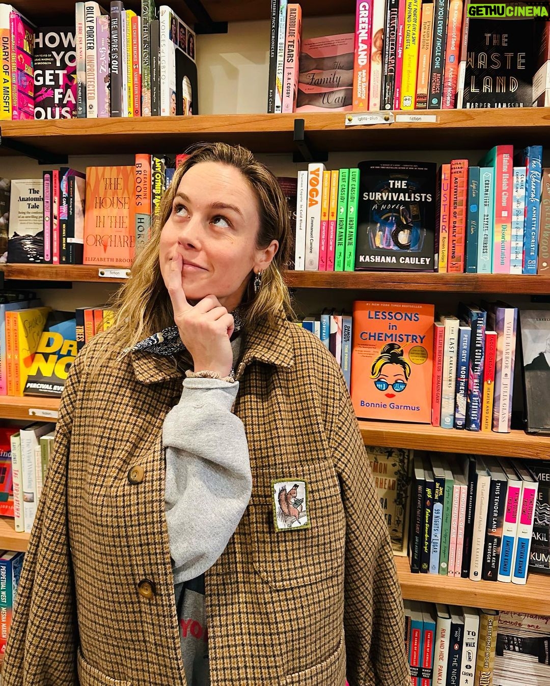 Brie Larson Instagram - Always fun to see #LessonsInChemistry in the wild ❤️