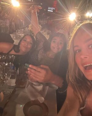 Brie Larson Instagram - Still marveling at the attendees of the #GoldGala

And super proud to present Iman Vellani with @goldhouseco’s New Gold award alongside @sanaamanat622 ⭐️💛⭐️