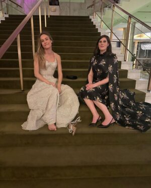 Brie Larson Instagram - Still marveling at the attendees of the #GoldGala

And super proud to present Iman Vellani with @goldhouseco’s New Gold award alongside @sanaamanat622 ⭐️💛⭐️