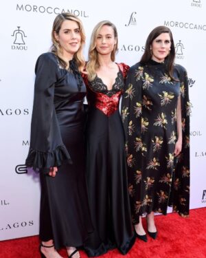 Brie Larson Instagram - @rodarte has my heart ❤️🖤 
Honored to present @kateandlauramulleavy the award for Designers of the Year at the #FLAs 

Glam: 
@samanthamcmillen_stylist 
@brycescarlett 
@yukari.makeup 
@melanie.bauer.style