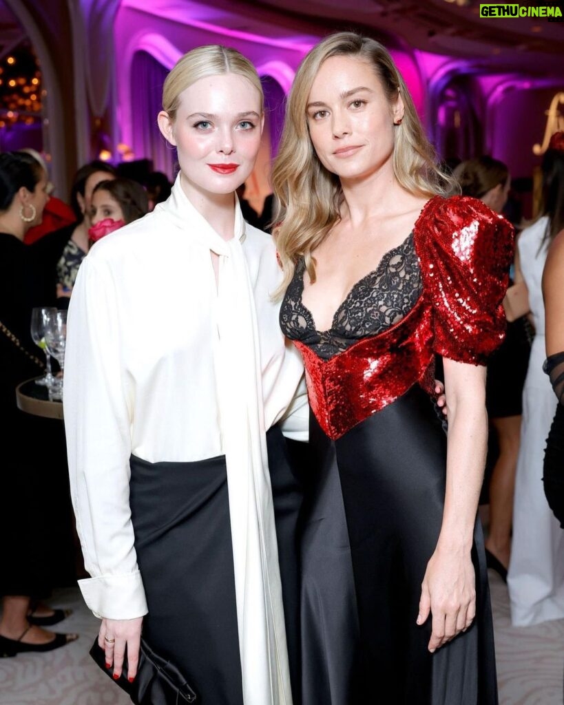 Brie Larson Instagram - @rodarte has my heart ❤️🖤 Honored to present @kateandlauramulleavy the award for Designers of the Year at the #FLAs Glam: @samanthamcmillen_stylist @brycescarlett @yukari.makeup @melanie.bauer.style
